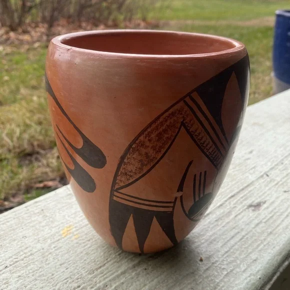 Beautiful Signed, Vintage Hopi Pottery Vase by Renowned Potter Frieda Poleahla - Picture 7 of 12